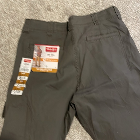 NWT Men’s Wrangler Five Star relaxed fit cargo pants - Picture 7 of 7